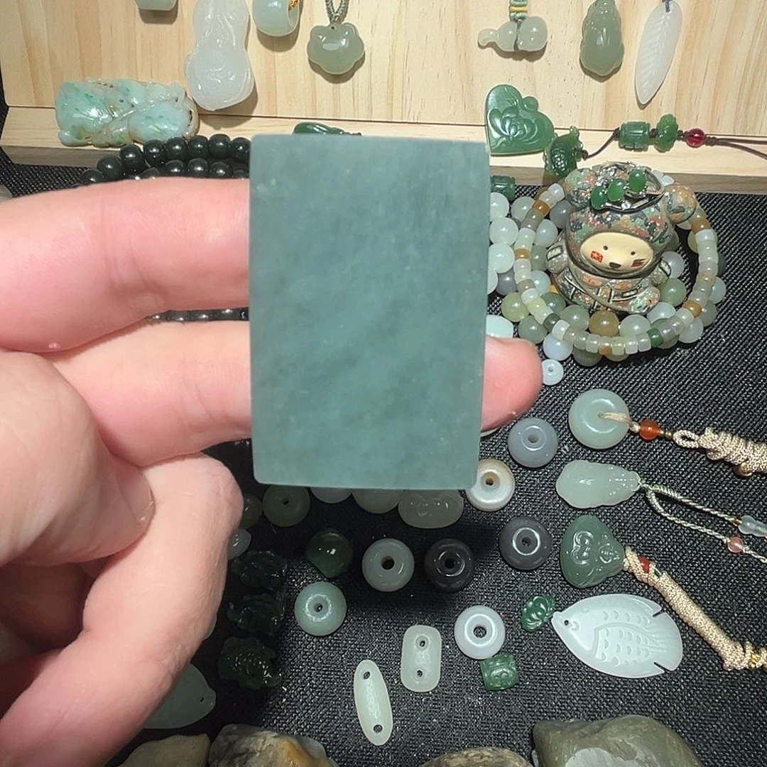 和***+和田玉未镶嵌颈饰