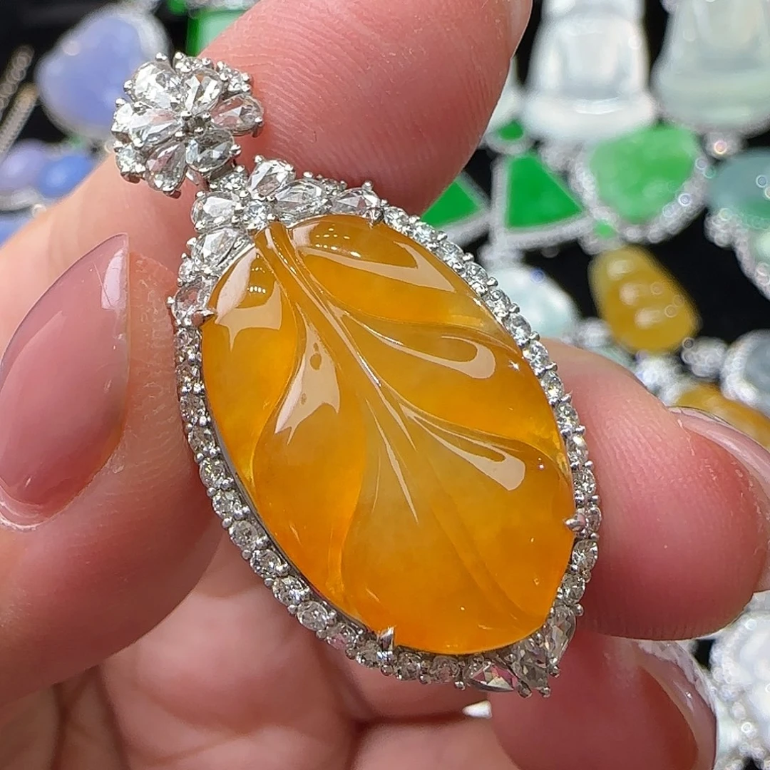 颈饰18K金镶嵌翡翠天然翡翠