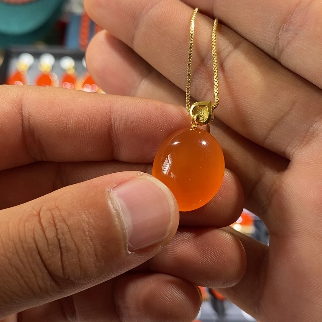 南红玛瑙18K金镶嵌颈饰