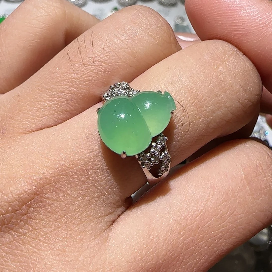 【闪购商品】18K金镶嵌戒指翡翠天然