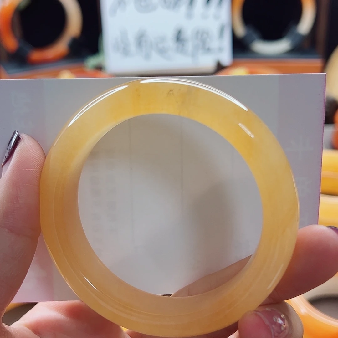 未镶嵌石英质玉（黄龙玉）手镯福利