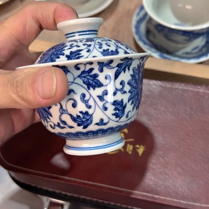 瓷片白青花缠枝莲云池盖碗