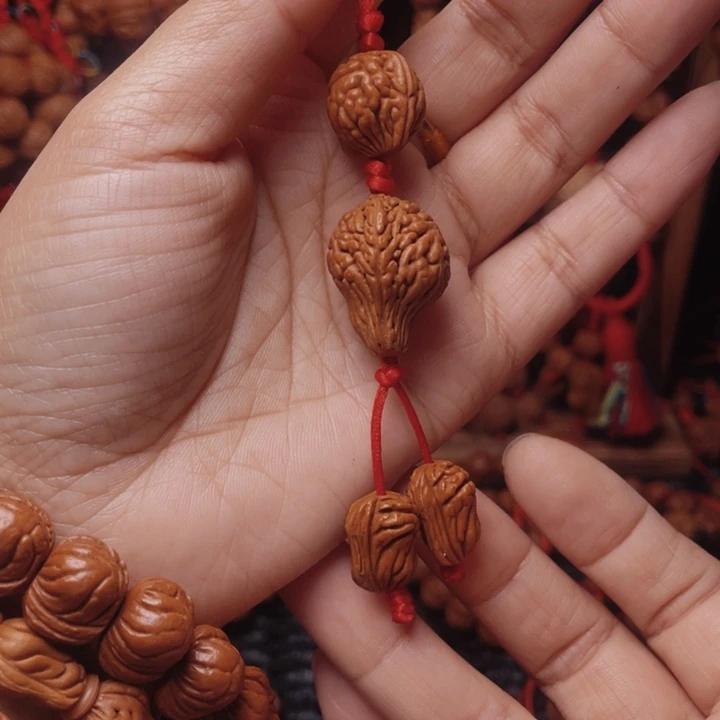 木质类龙纹桃枭挂件