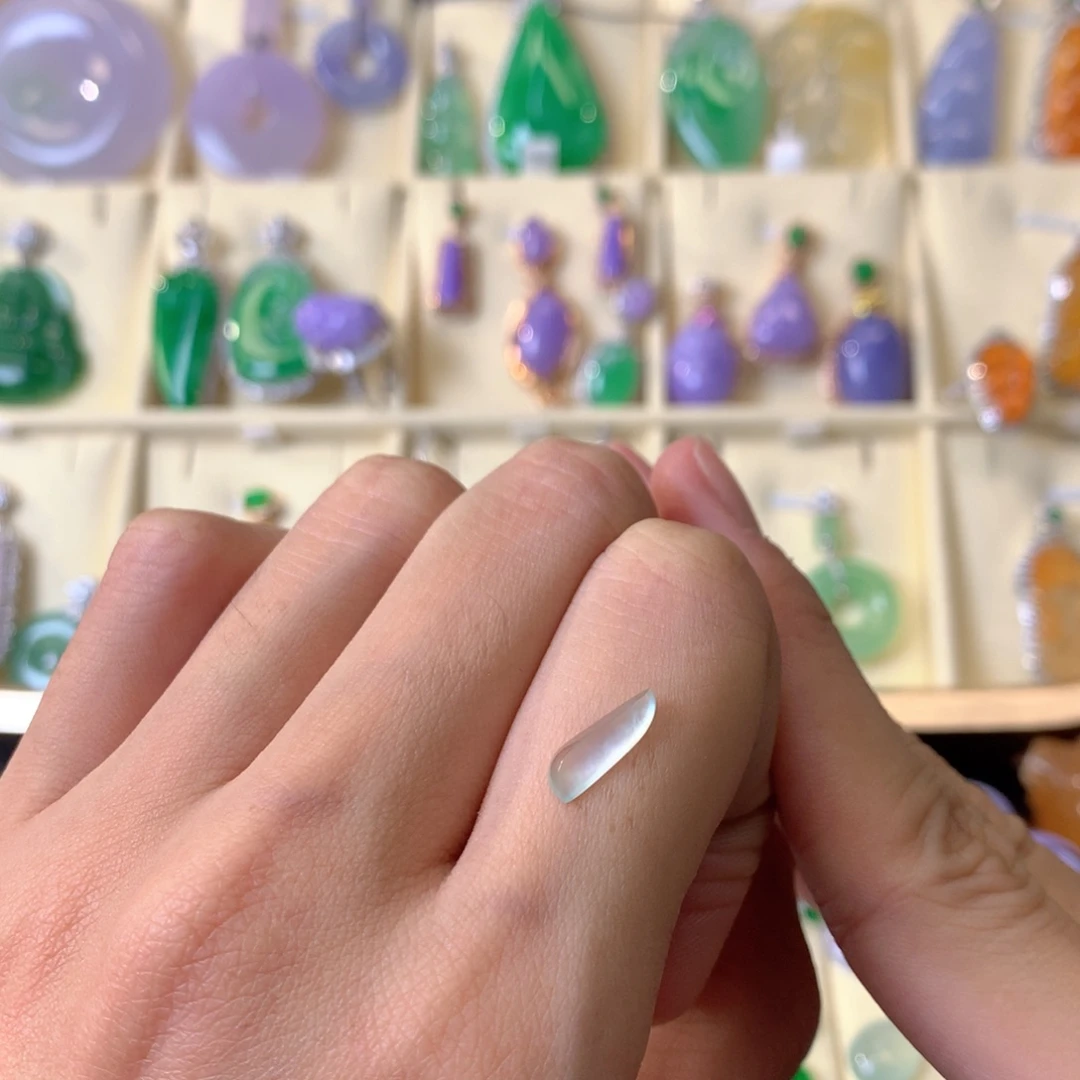 翡翠颈饰未镶嵌裸石