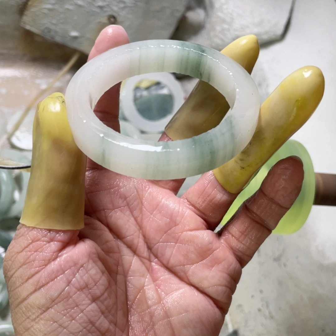 约***束石英质玉（天山翠）手镯未镶嵌定制