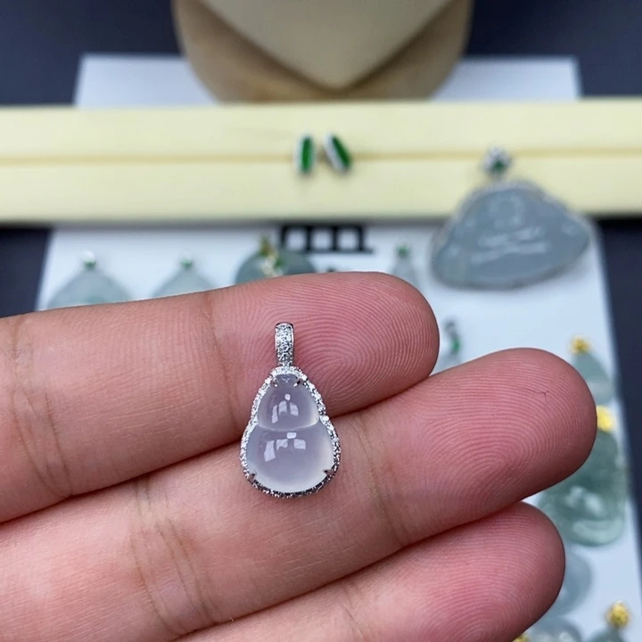 翡翠18K金镶嵌吊坠(赠链)葫芦