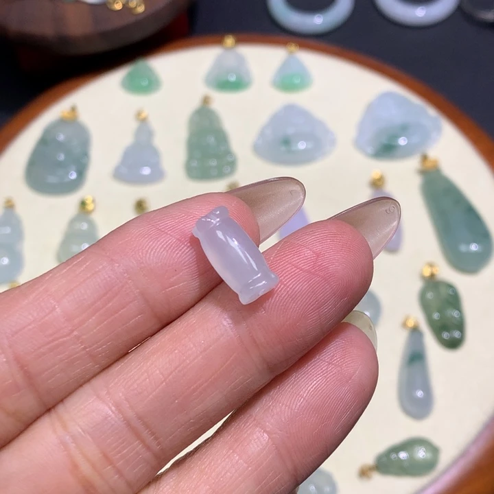 翡翠未镶嵌颈饰糖果