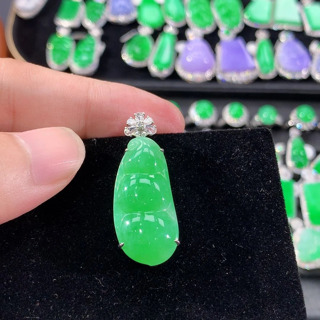 翡翠18K金镶嵌颈饰