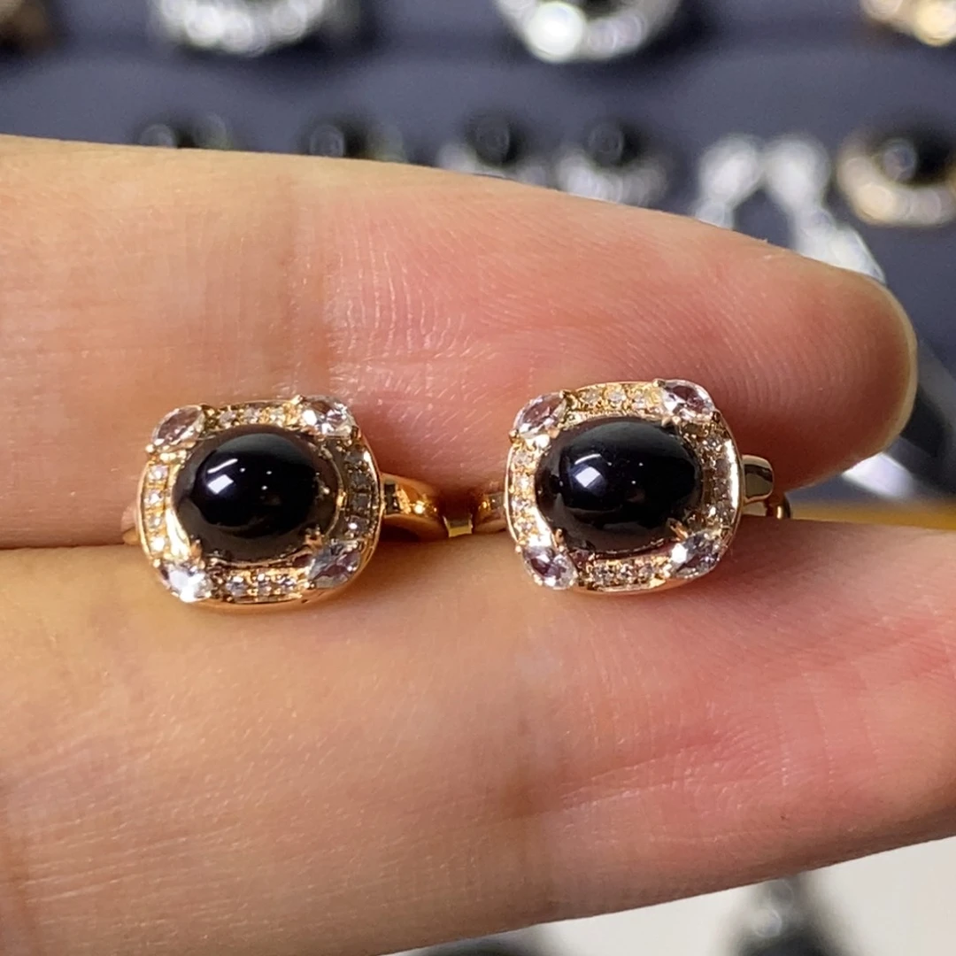 颈饰18K金镶嵌翡翠围钻蛋面耳包