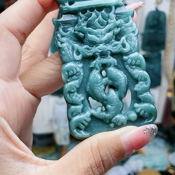 颈饰足铂镶嵌翡翠翡翠