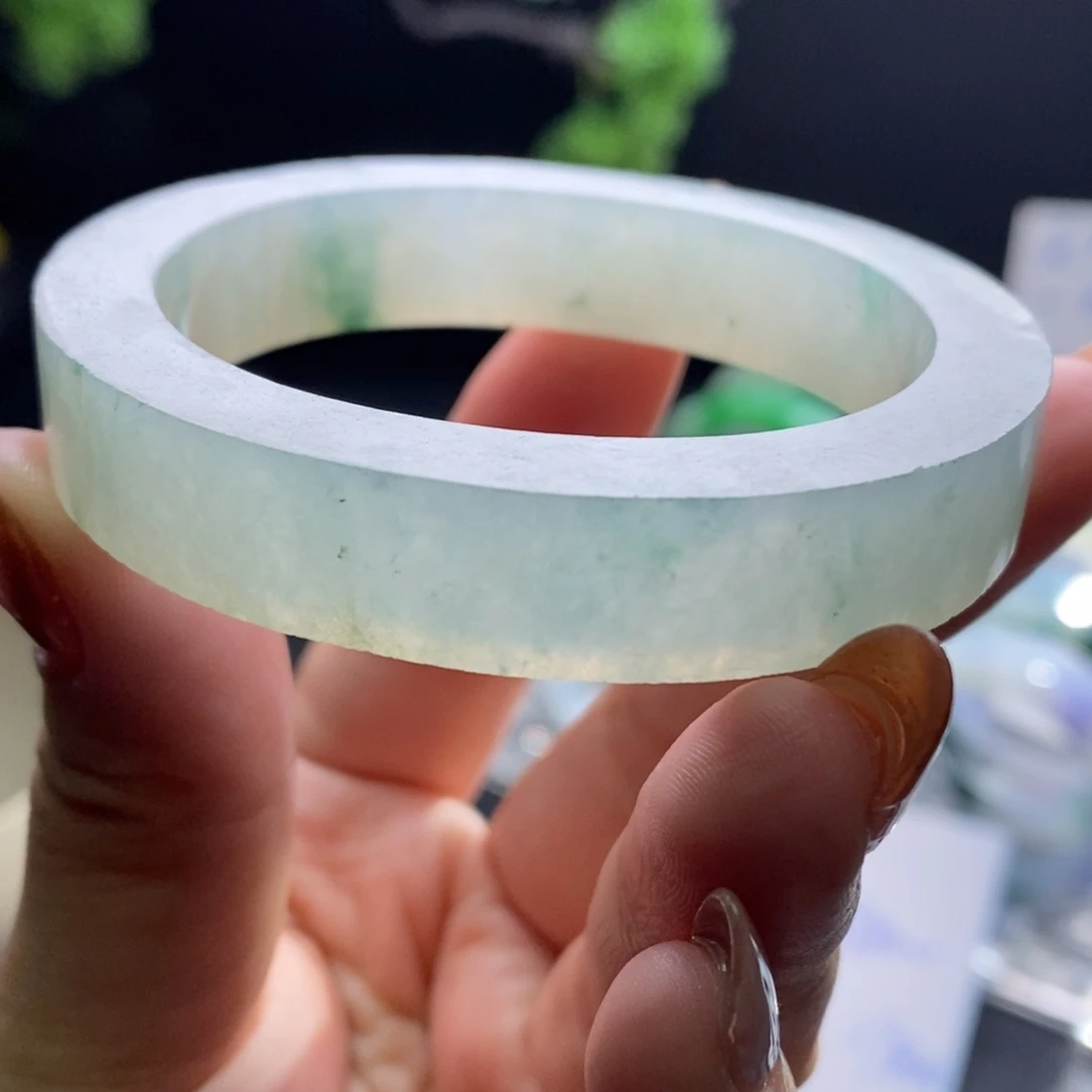 定制翡翠未镶嵌翡翠手镯