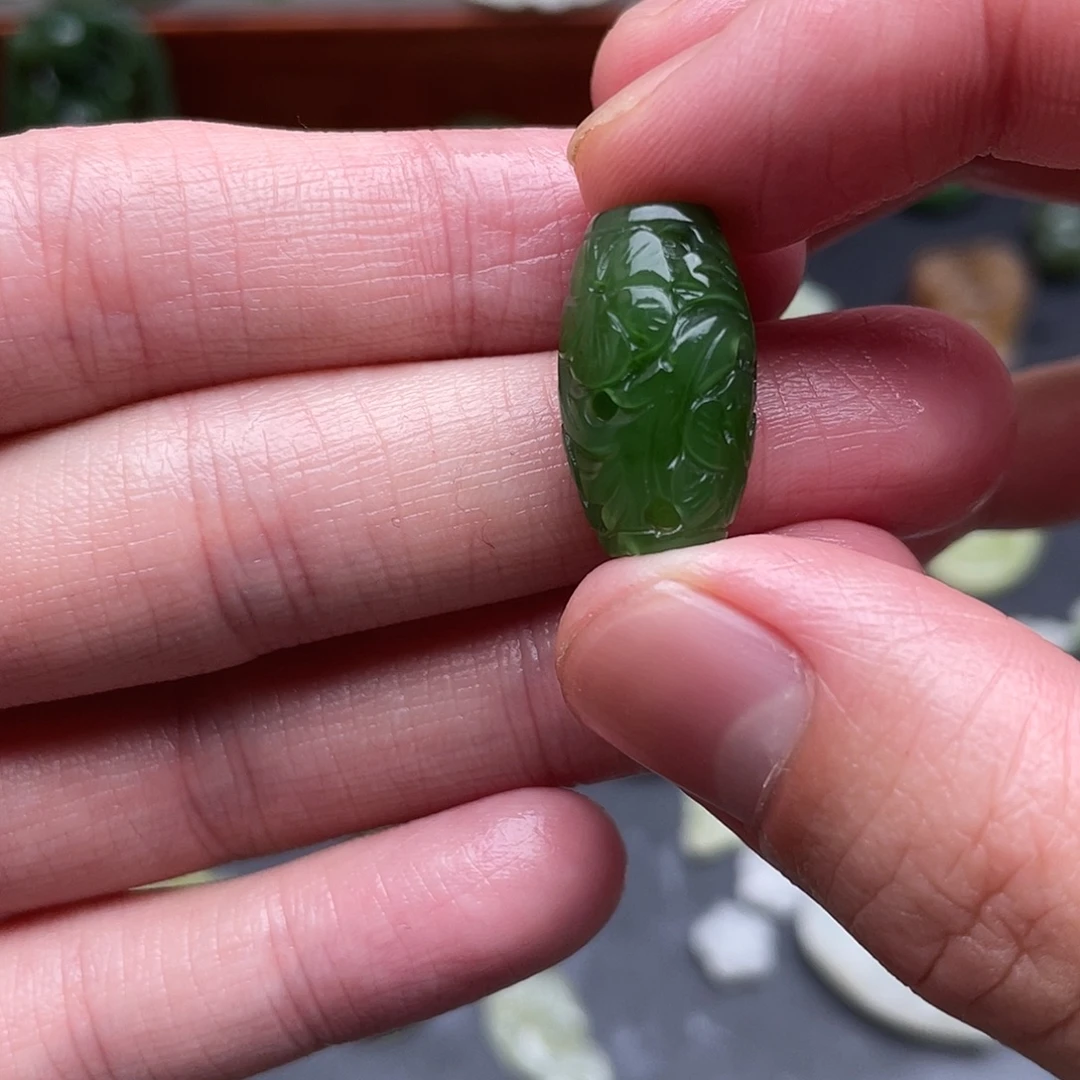 颈饰未镶嵌和田玉碧玉桶珠