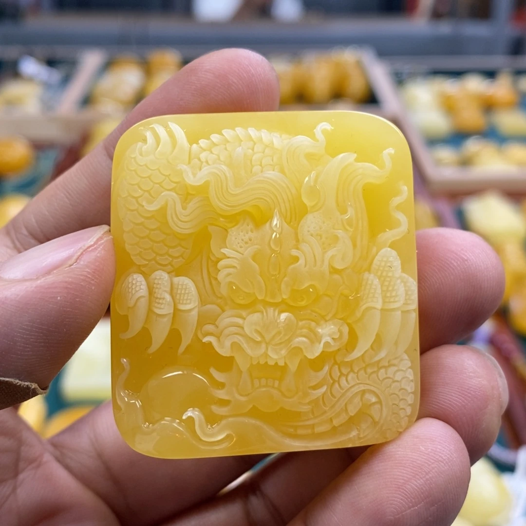 琥珀未镶嵌珠宝奇石鸡油黄蜜蜡龙牌25.54