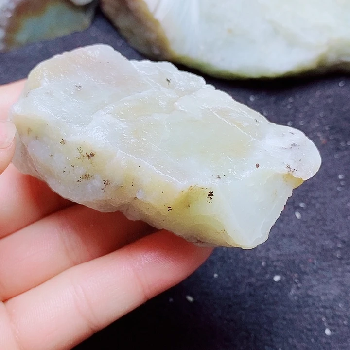 未镶嵌和田玉（糖玉）珠宝半成品