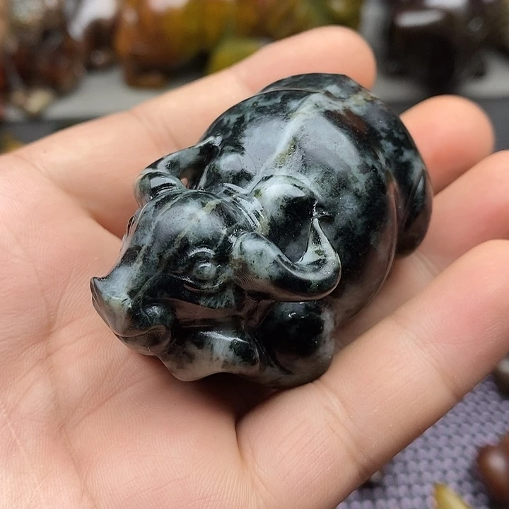 未镶嵌蛇纹石玉颈饰