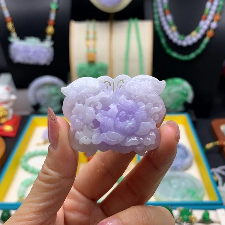 翡翠未镶嵌颈饰翡翠蝴蝶