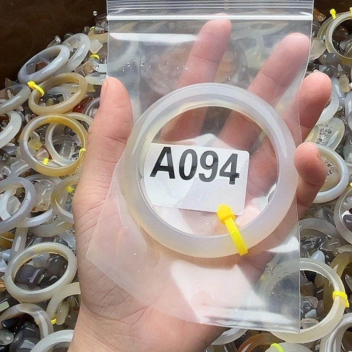 o***o玛瑙/玉髓未镶嵌手镯94