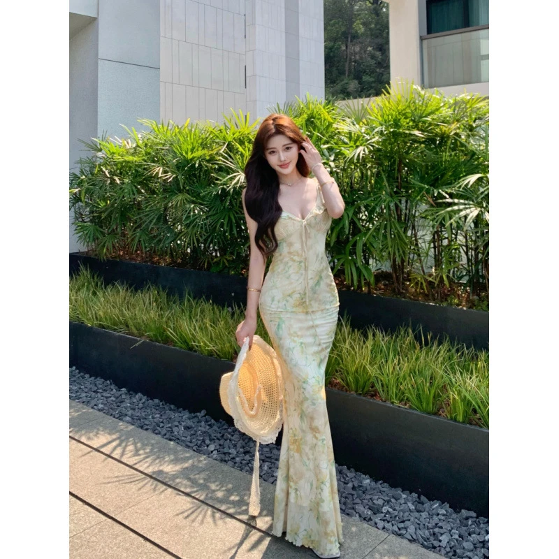 法式露背吊带裙女夏收腰显瘦纯欲鱼尾裙包臀碎花长裙女