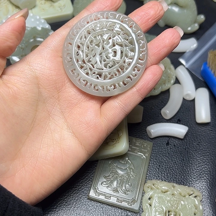 和田玉未镶嵌颈饰