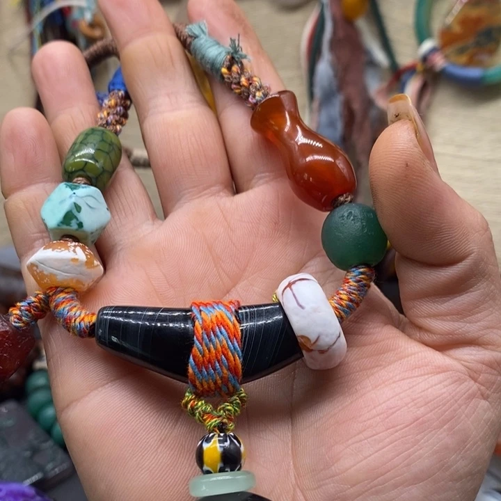 玛瑙/玉髓颈饰未镶嵌大*巫