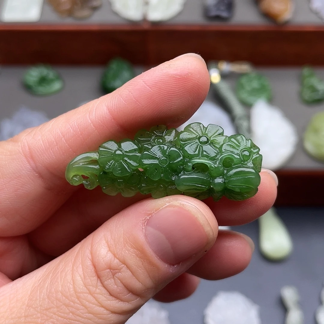 和田玉未镶嵌颈饰碧玉花花吊坠
