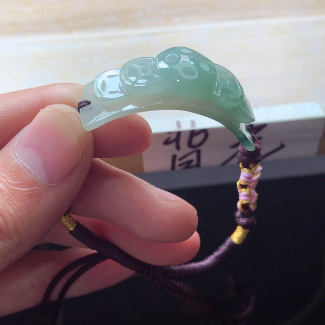 翡翠颈饰未镶嵌吊坠