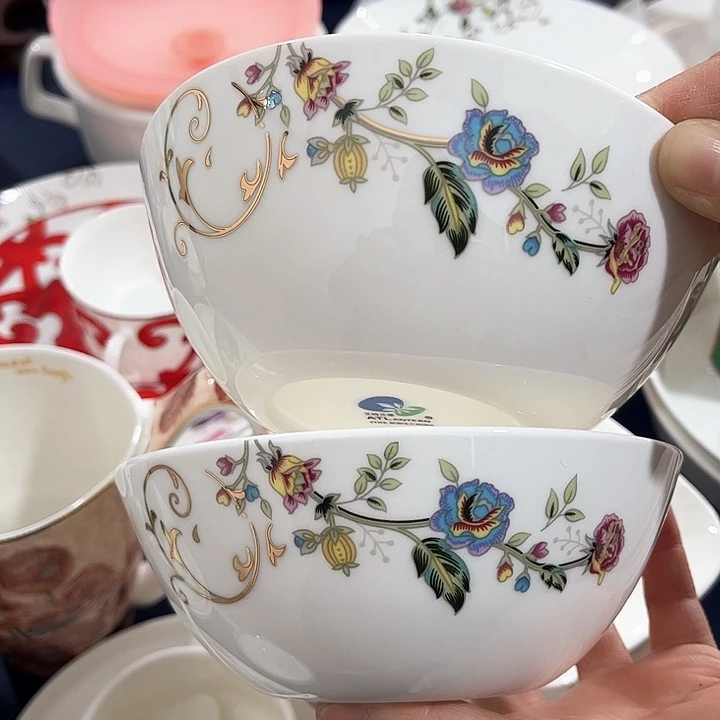 碗微瑕骨瓷碗两只装金枝玉叶