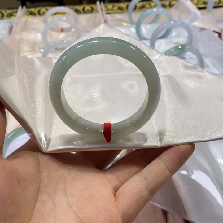 L***P翡翠未镶嵌手镯54