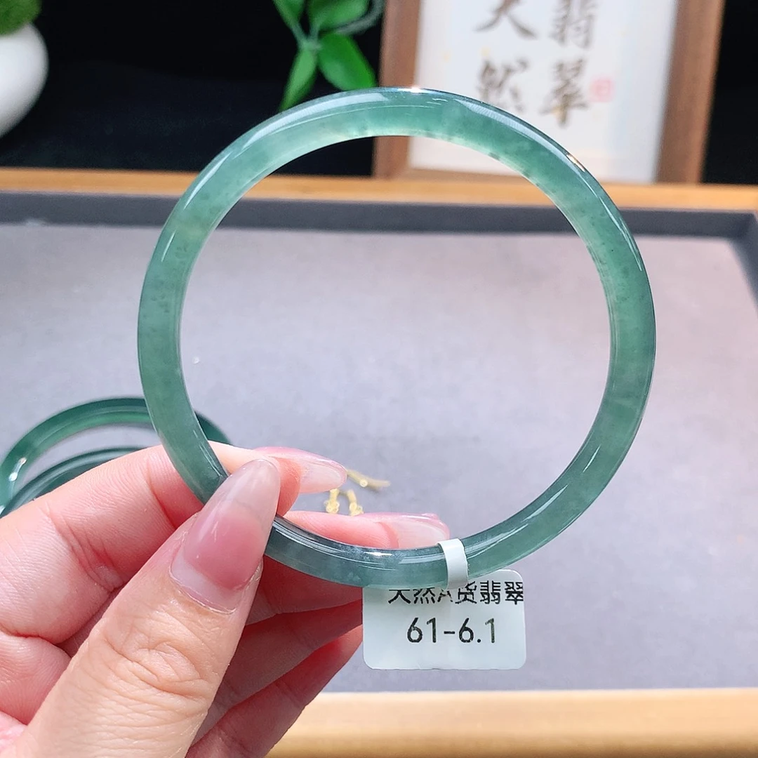 未镶嵌手镯（圆镯）翡翠