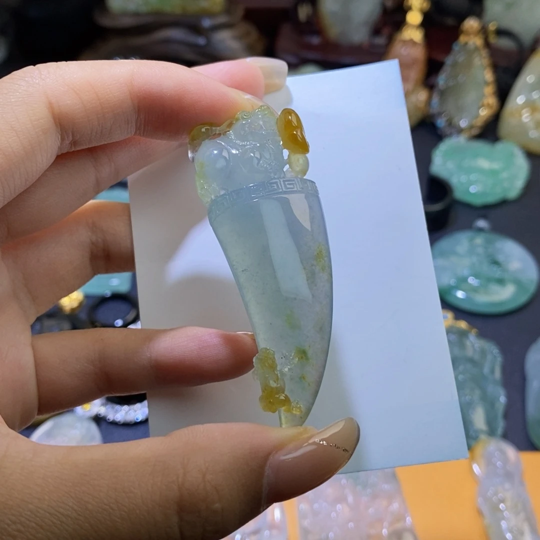 颈饰未镶嵌翡翠泾****部貔貅