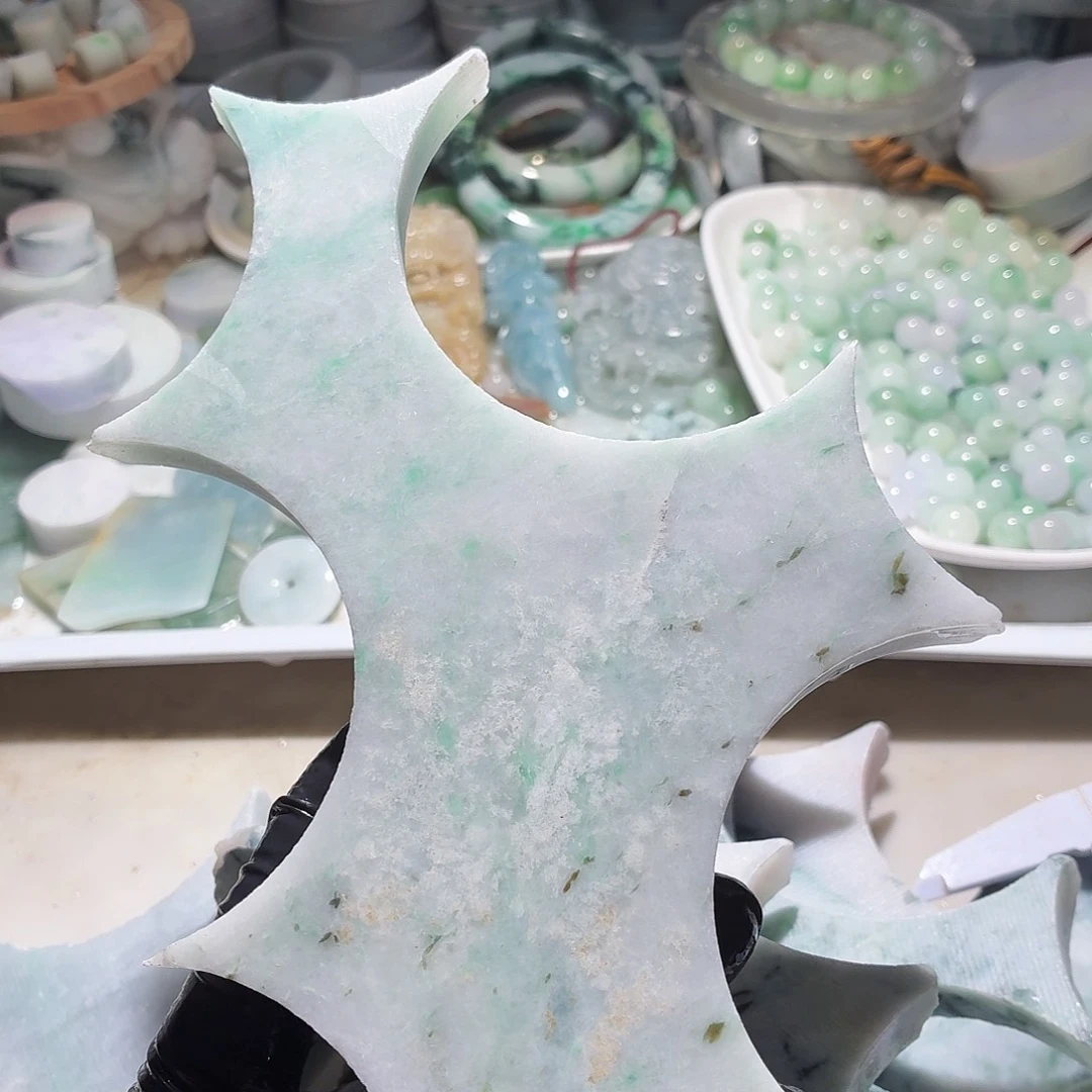 翡翠未镶嵌颈饰边角料