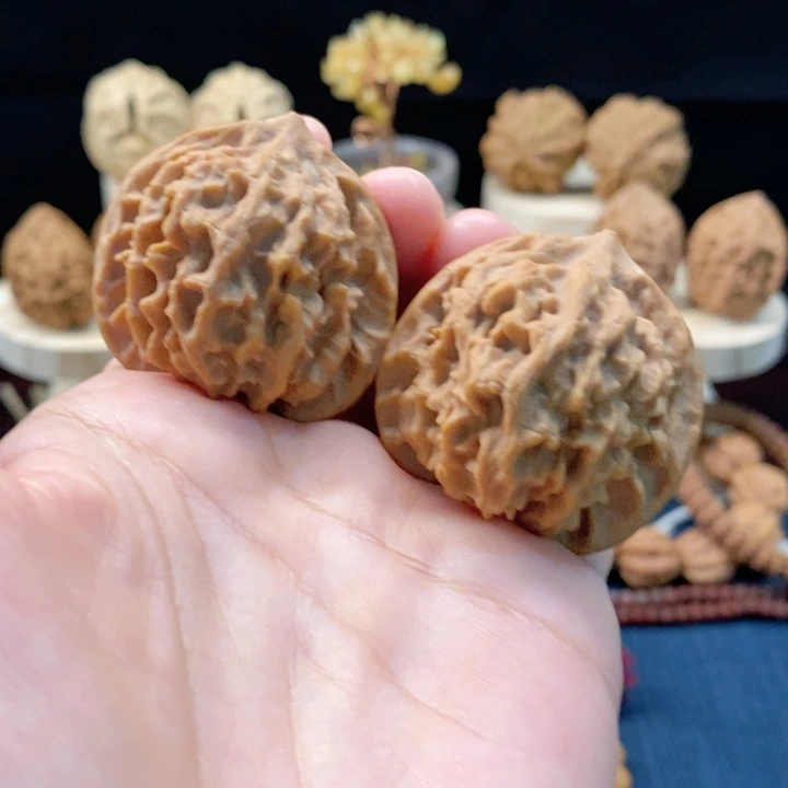 吊坠桃核野生红锦绣39