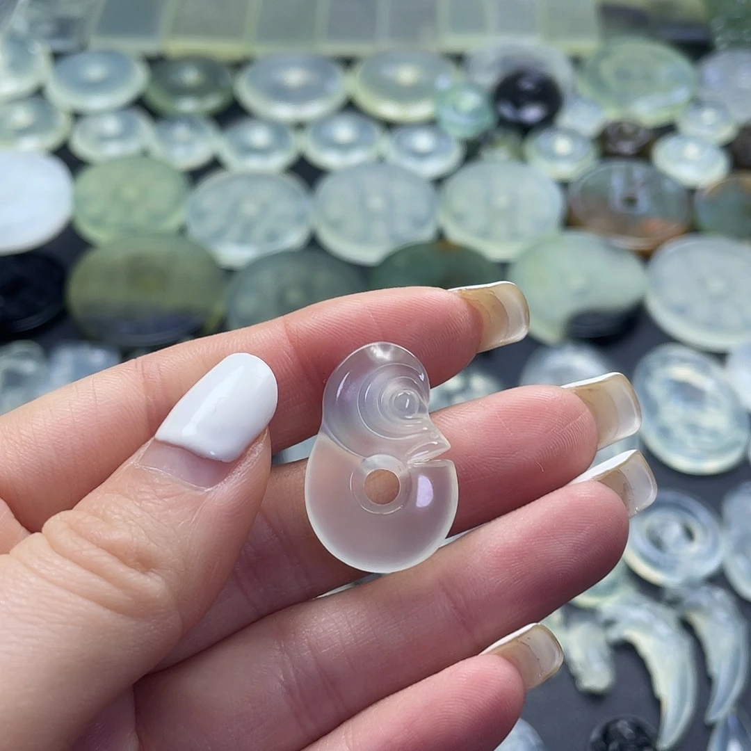 岫玉未镶嵌颈饰玉猪龙