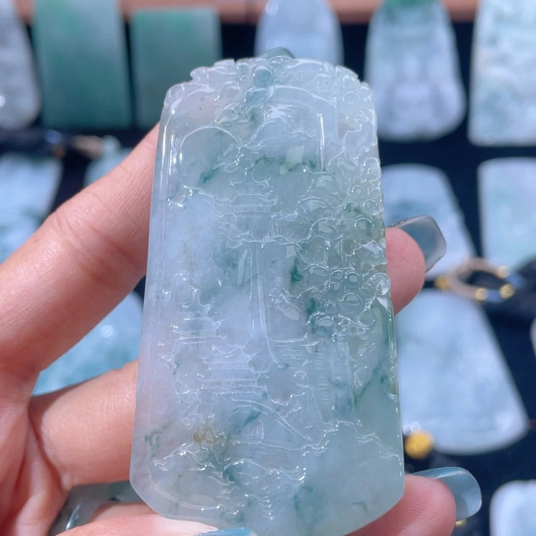 翡翠未镶嵌颈饰山水