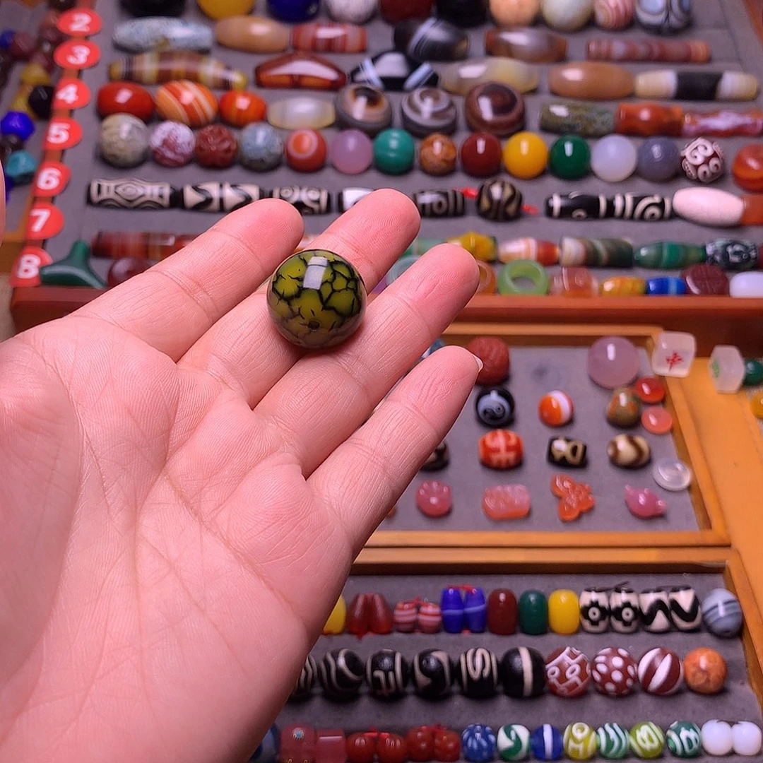 墨***池玛瑙/玉髓未镶嵌颈饰