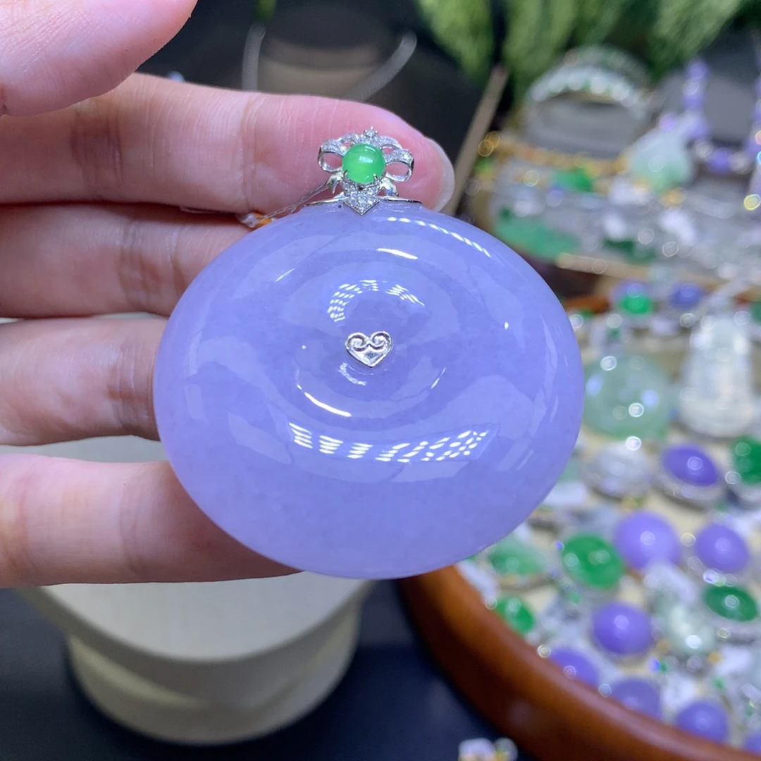 颈饰18K金镶嵌翡翠