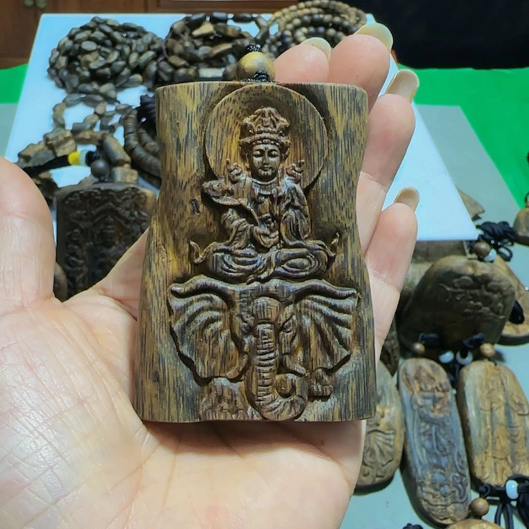 吊坠沉香风**浪海南白奇红金猊老料雕刻普贤菩萨带绳25克