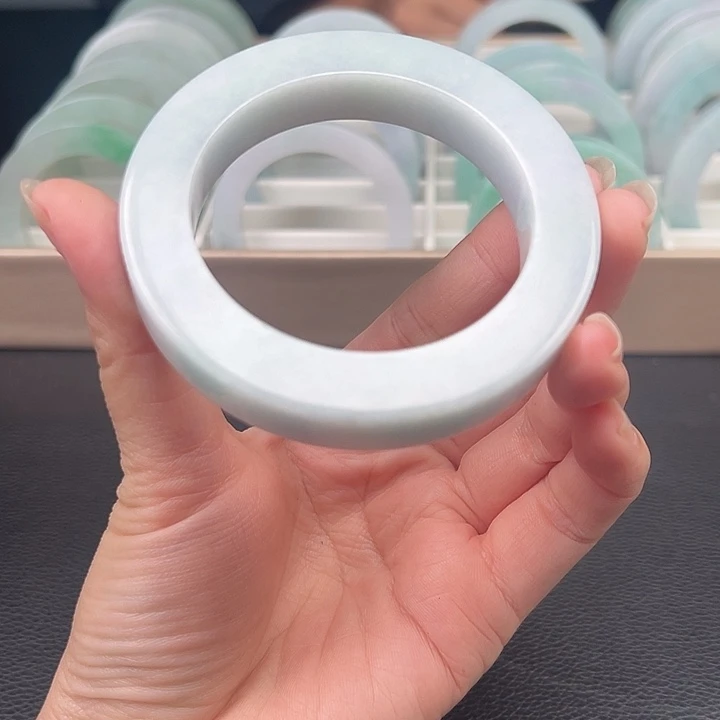 定制翡翠未镶嵌手镯