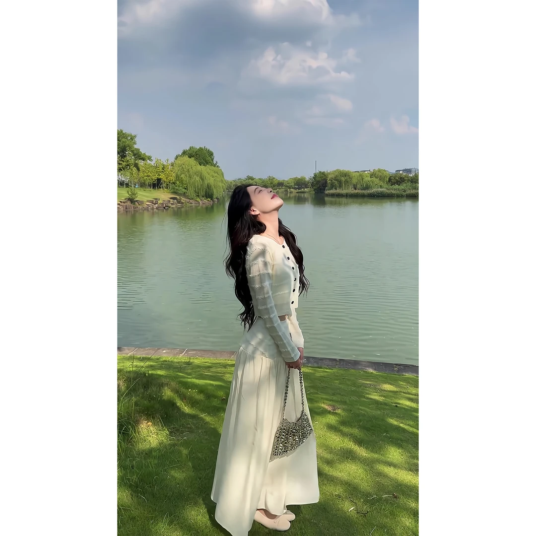 2025新款韩系高级感穿搭一整套白色连衣裙子女早秋季掐腰套装长裙