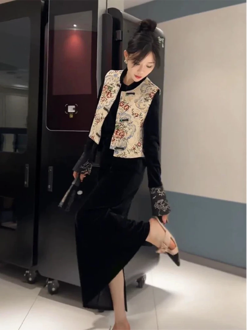 年款国风大码遮肉显瘦印花金丝绒上衣➕裙子➕盘扣马甲高级感三件套