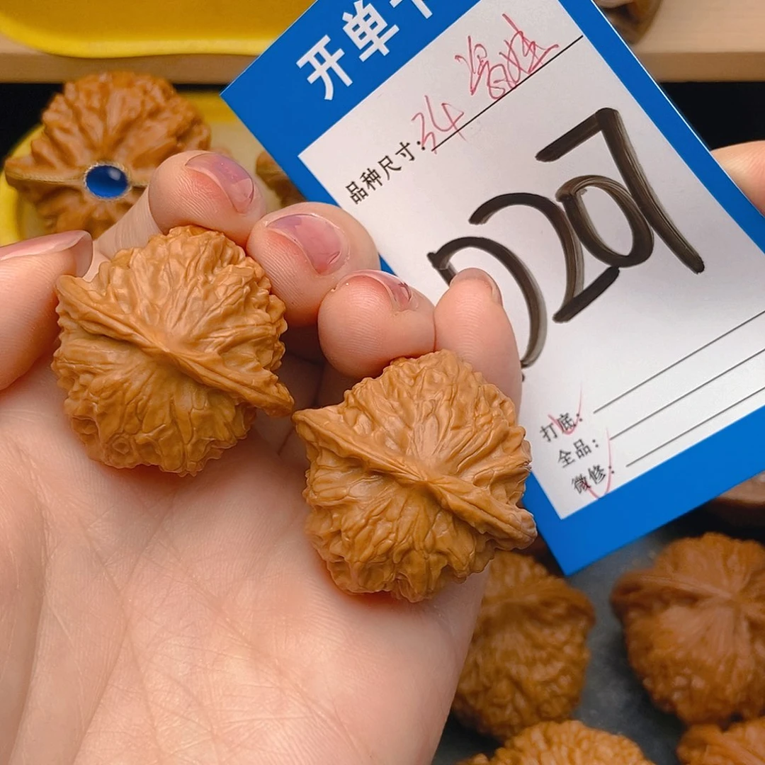 桃核吊坠核桃瓷娃娃