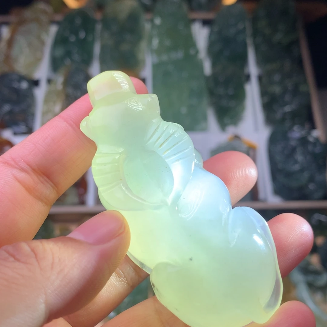 未镶嵌蛇纹石玉手把件牛牛