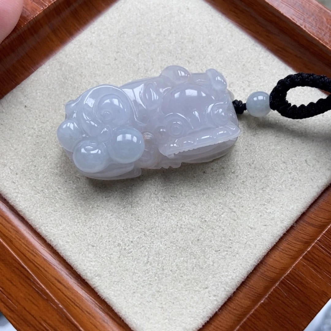 翡翠未镶嵌颈饰霸王