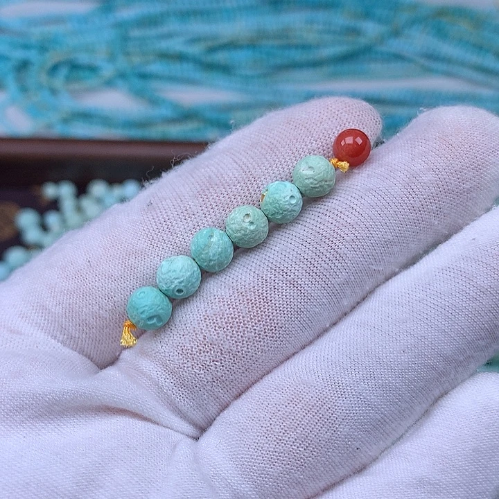 浅***海南红玛瑙未镶嵌珠宝奇石