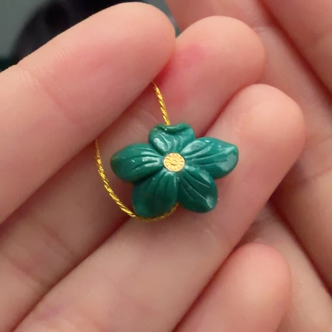 绿松石未镶嵌颈饰