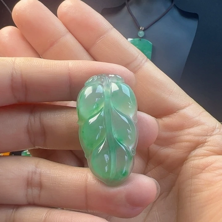 石英质玉未镶嵌颈饰