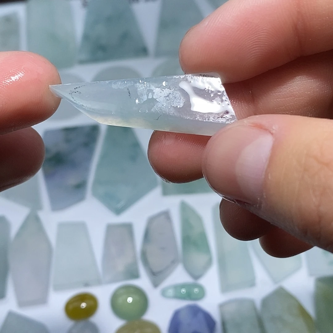 翡翠未镶嵌颈饰7544