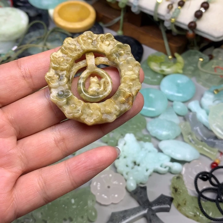 蛇纹石玉合金颈饰