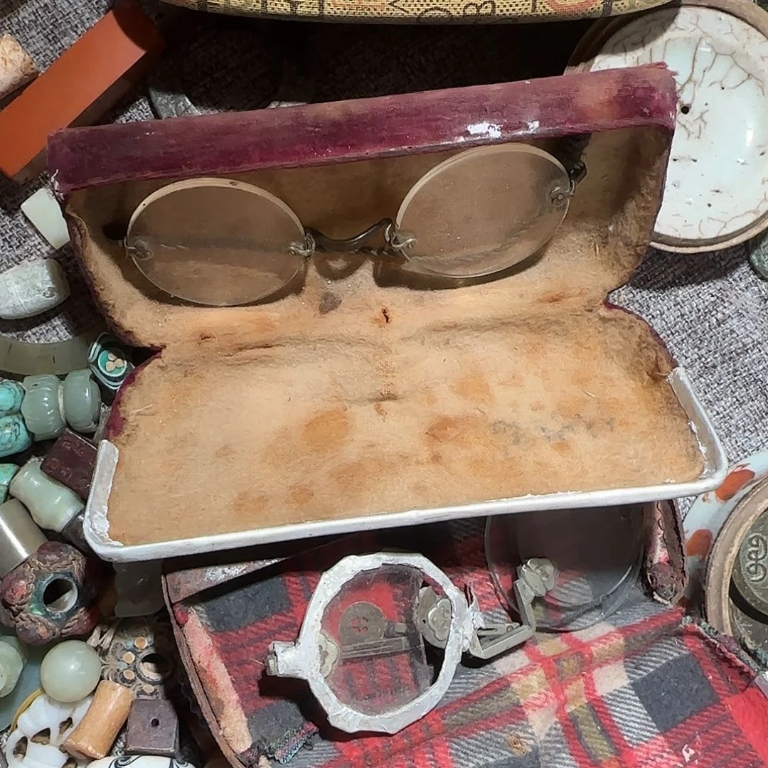 彬***」铜工艺品摆件眼镜盒