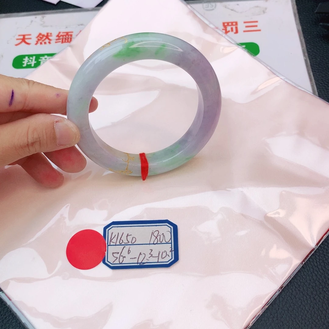 翡翠手镯未镶嵌翡翠